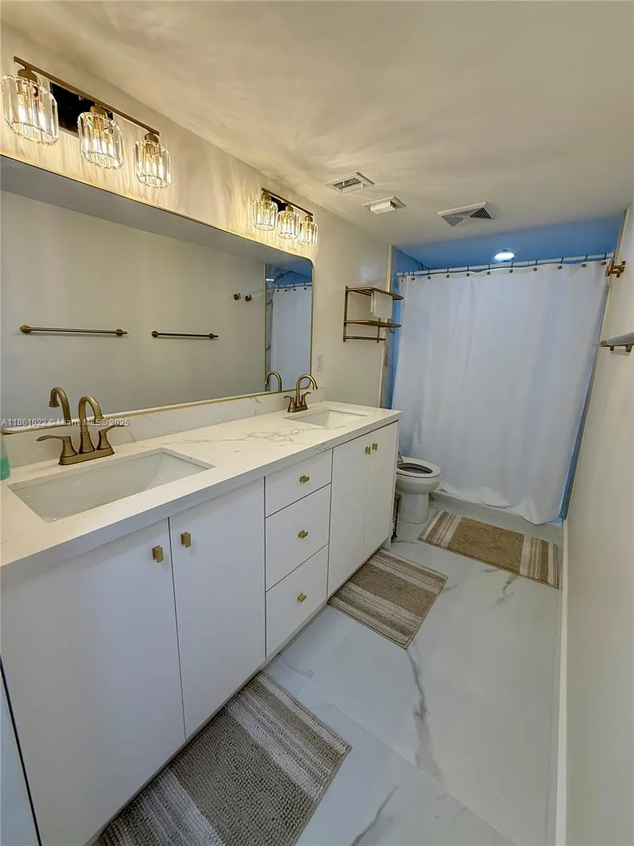 2625 Collins Ave, #210