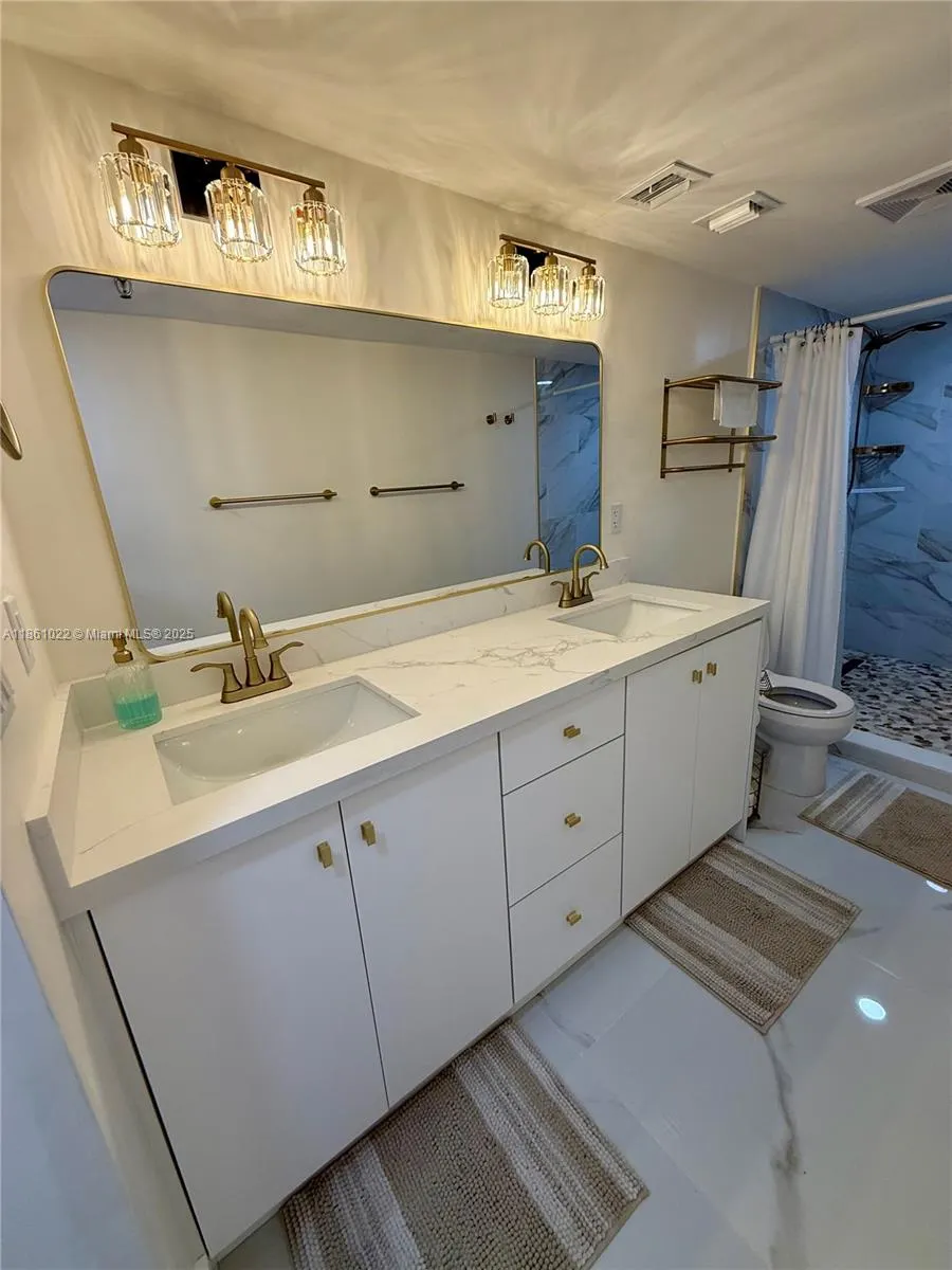2625 Collins Ave, #210