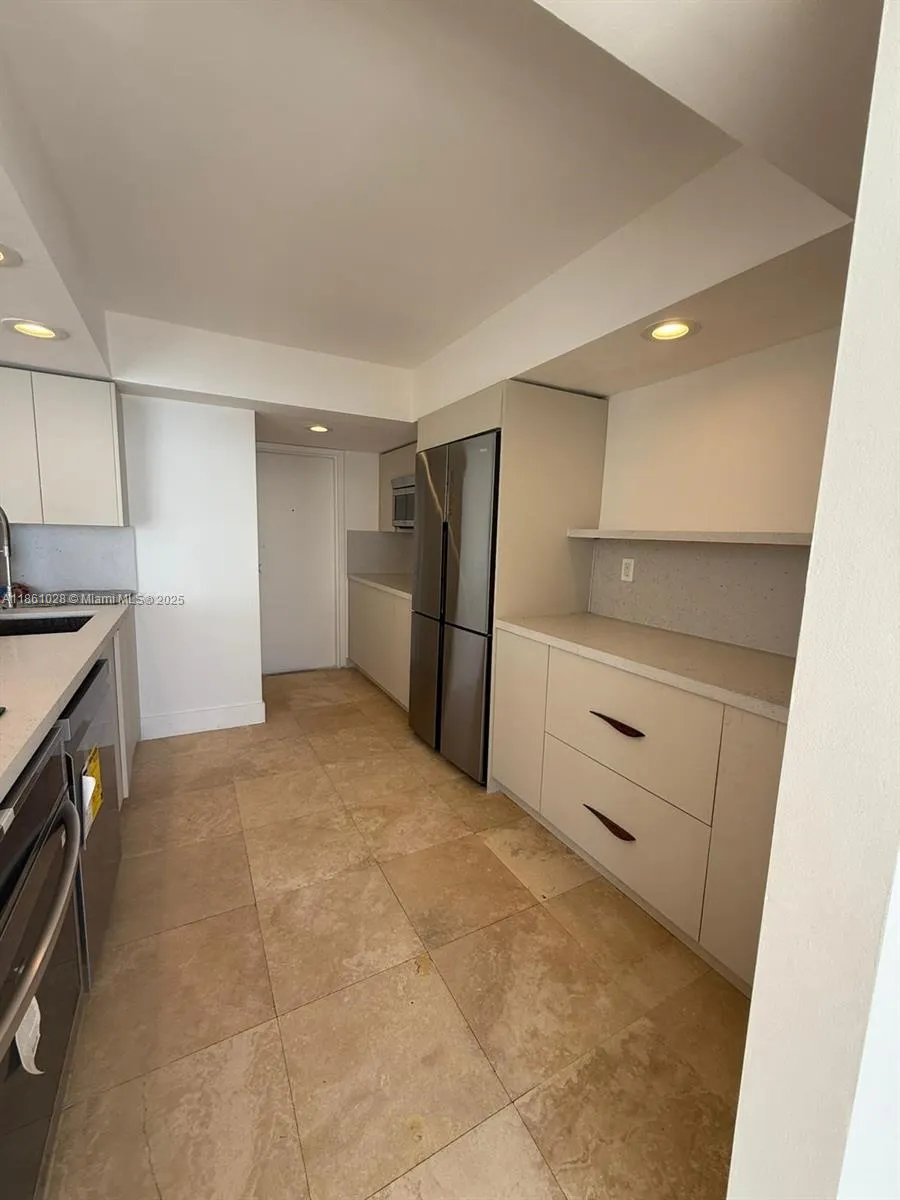 1420 Brickell Bay Dr, #1203A