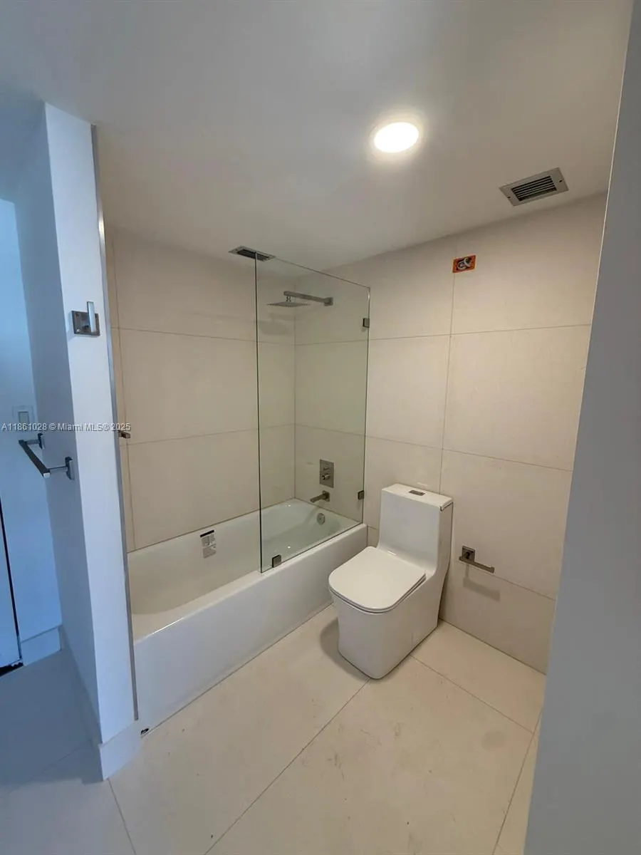 1420 Brickell Bay Dr, #1203A