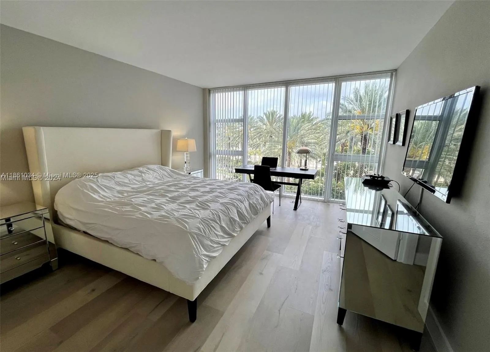 10275 Collins Ave, #331