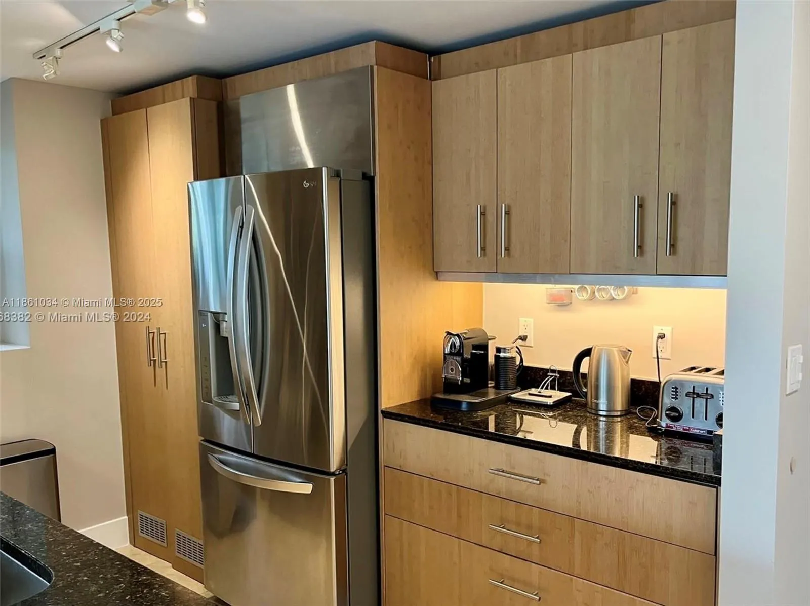 10275 Collins Ave, #331