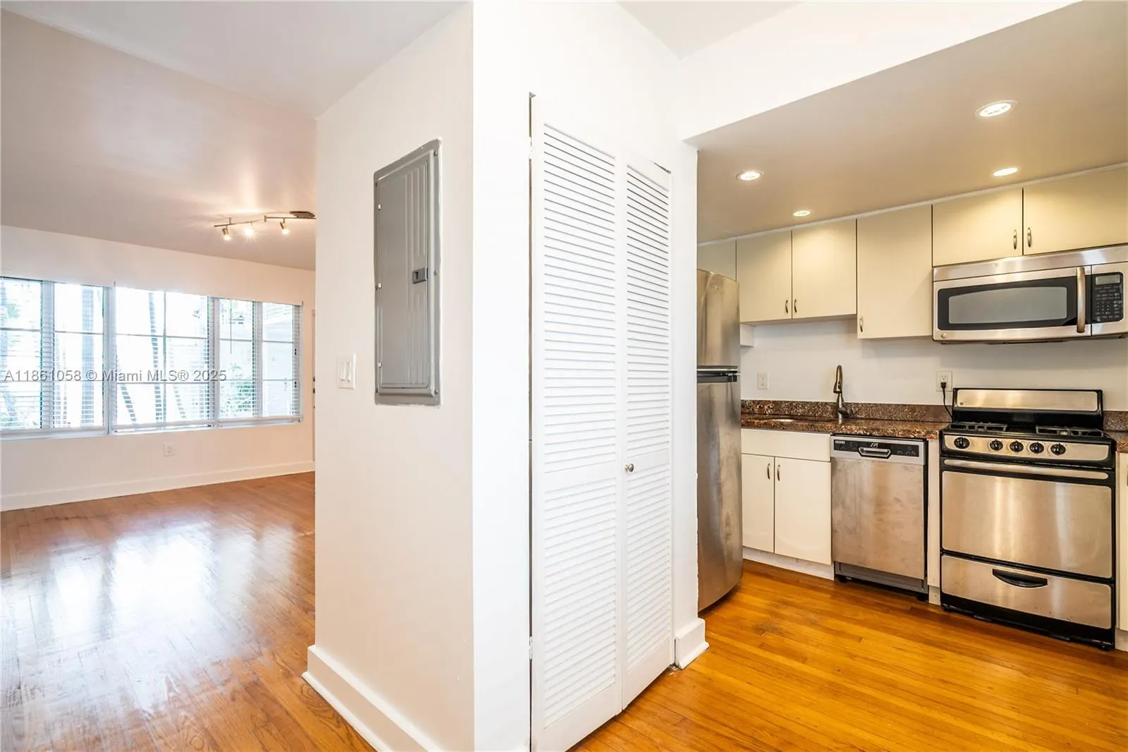 2425 Flamingo Pl, #2