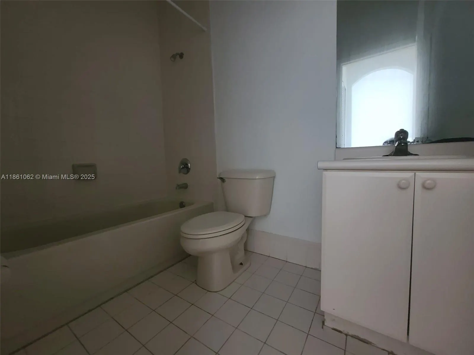 2460 SE 16th Ter, #204