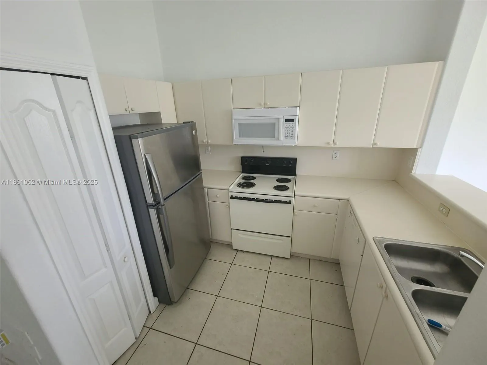 2460 SE 16th Ter, #204