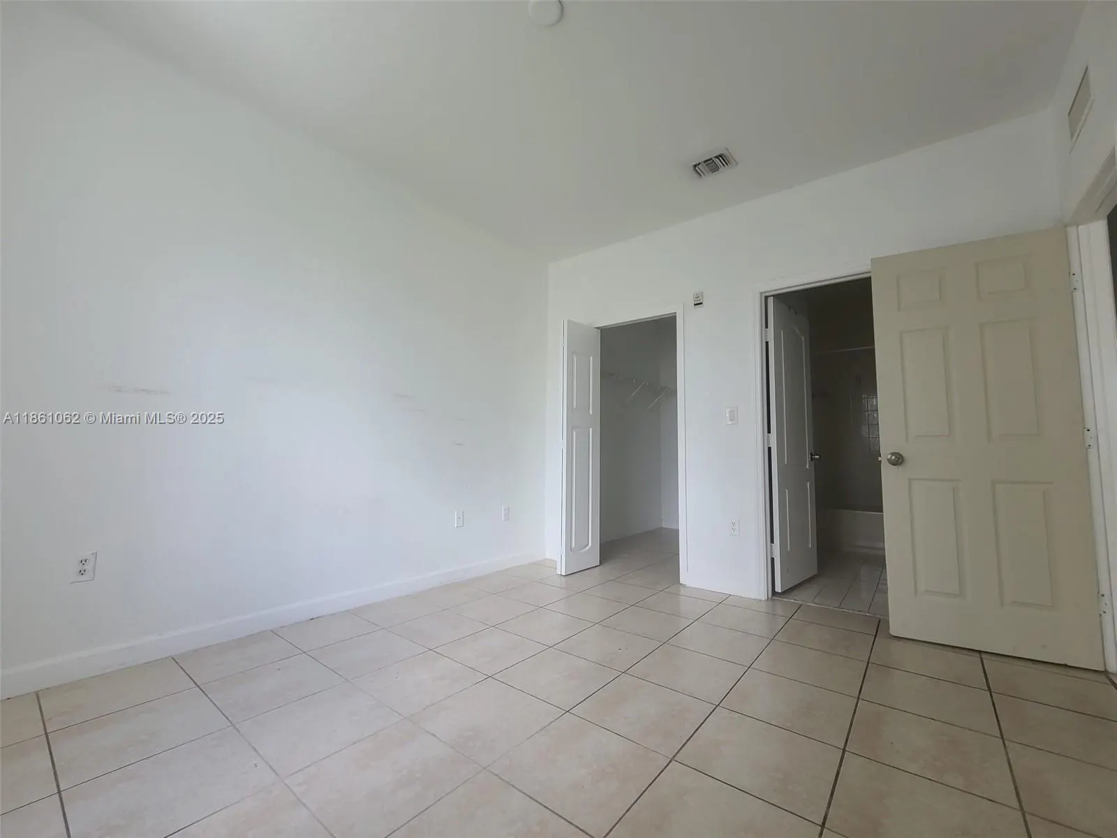 2460 SE 16th Ter, #204