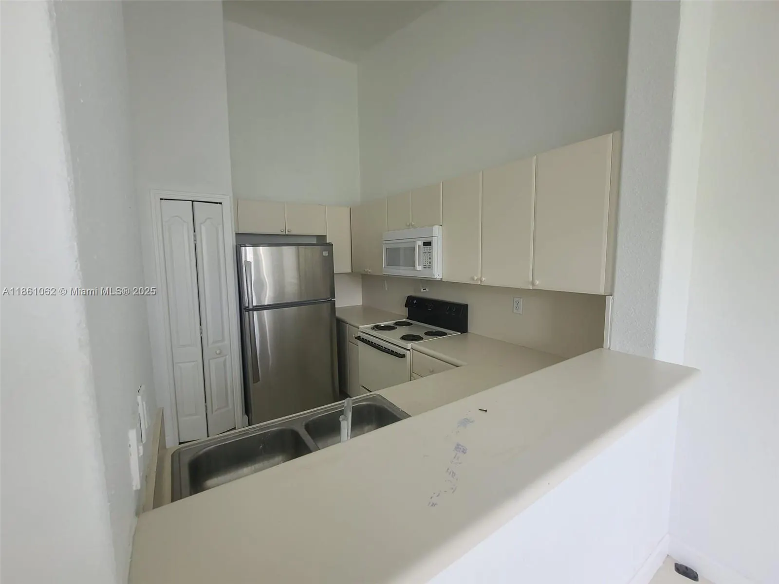 2460 SE 16th Ter, #204