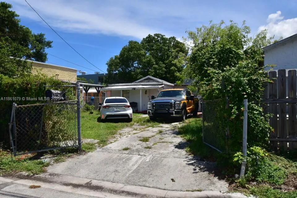 2424 NW 7th Ct