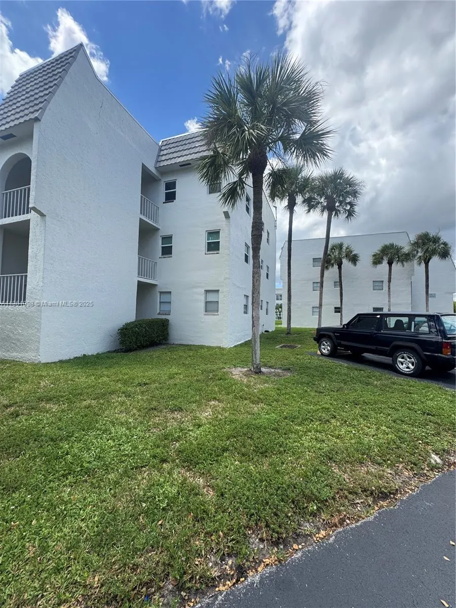 8595 Sunrise Lakes Blvd, #312