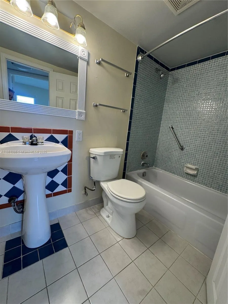 8595 Sunrise Lakes Blvd, #312