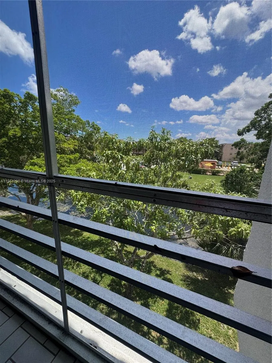 8595 Sunrise Lakes Blvd, #312