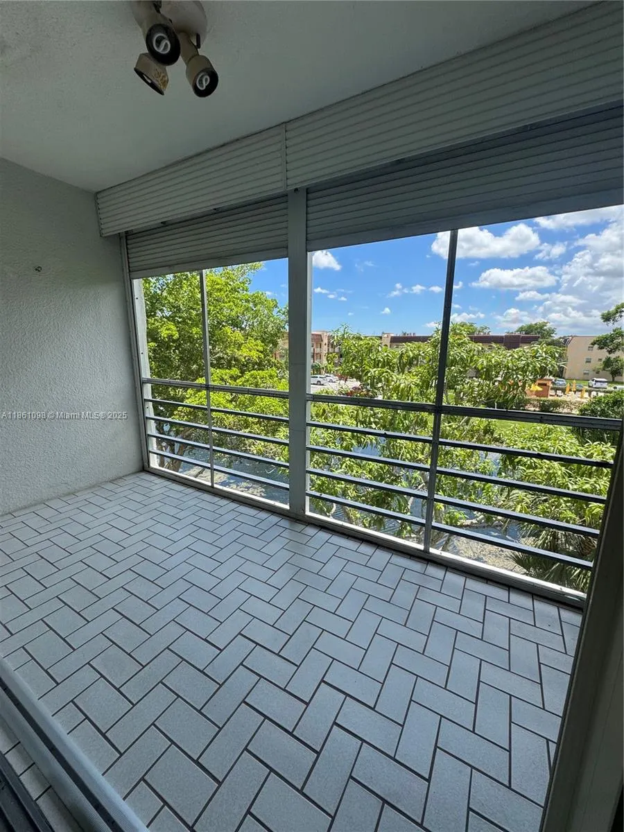 8595 Sunrise Lakes Blvd, #312