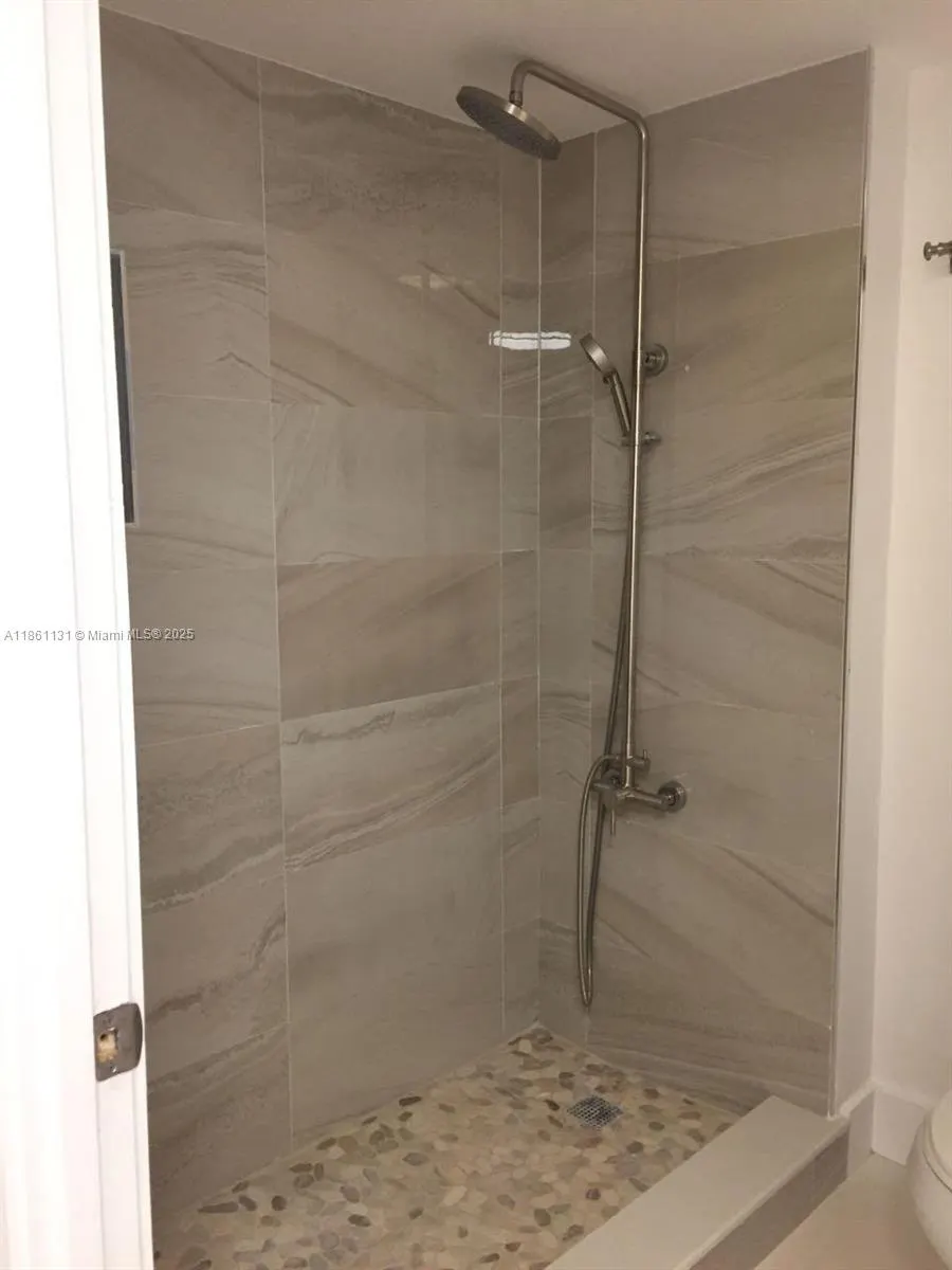 210 174th St, #1003