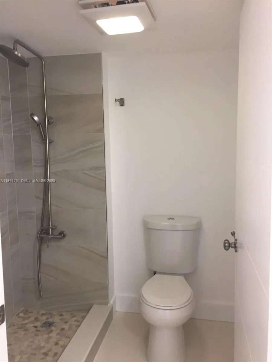 210 174th St, #1003