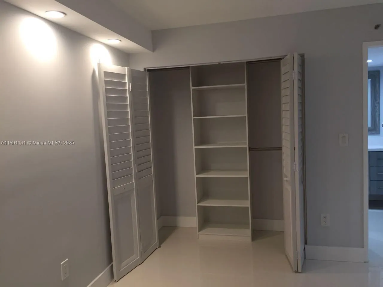 210 174th St, #1003