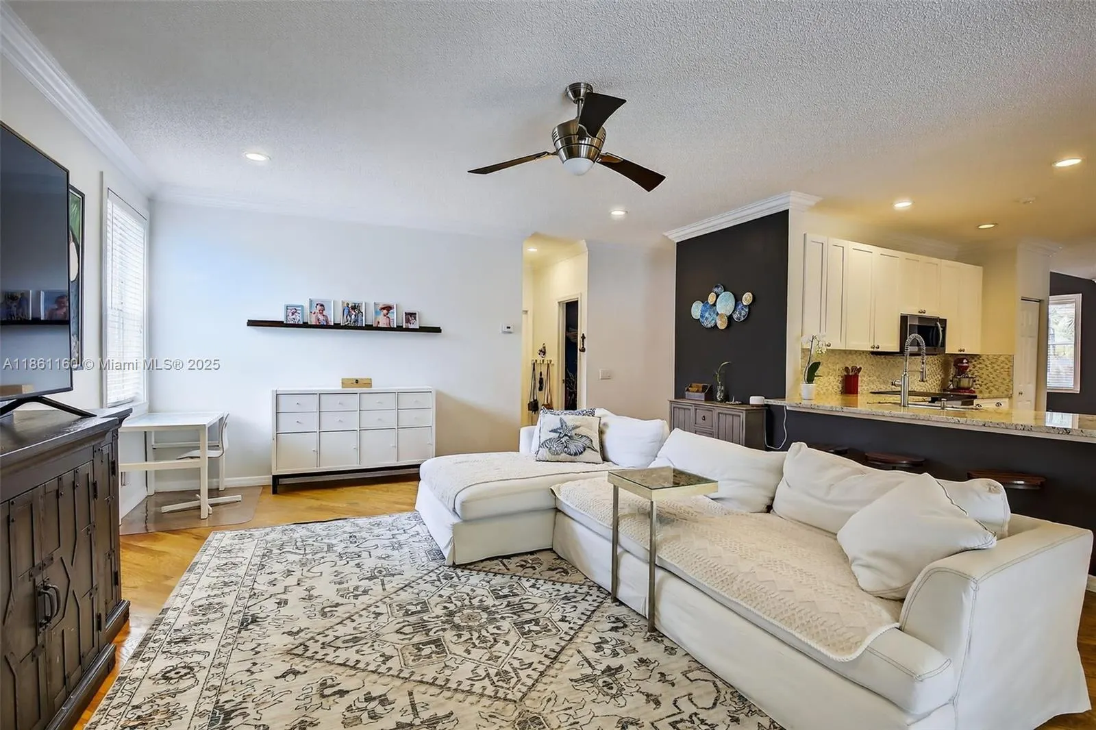 3989 Pinewood Ln