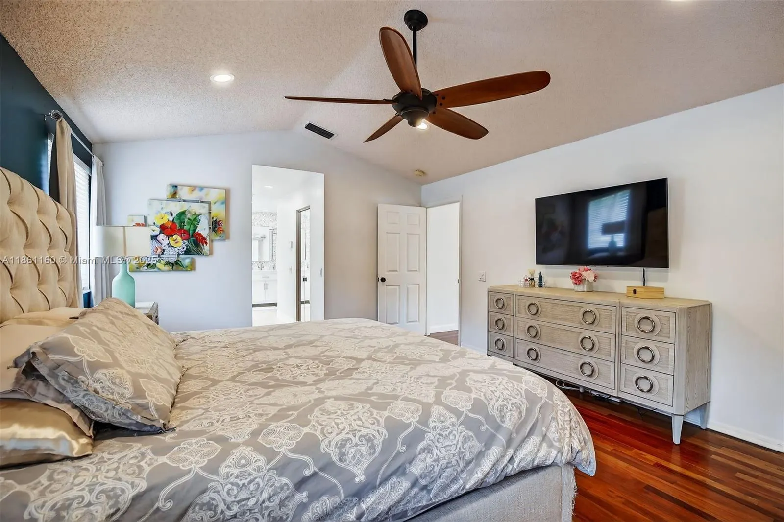 3989 Pinewood Ln