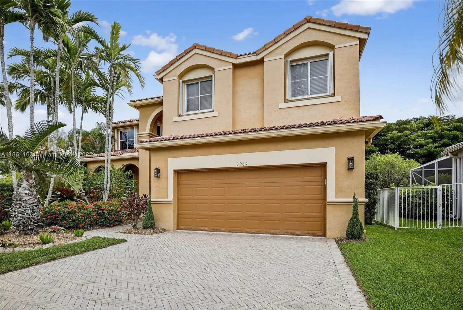 3989 Pinewood Ln