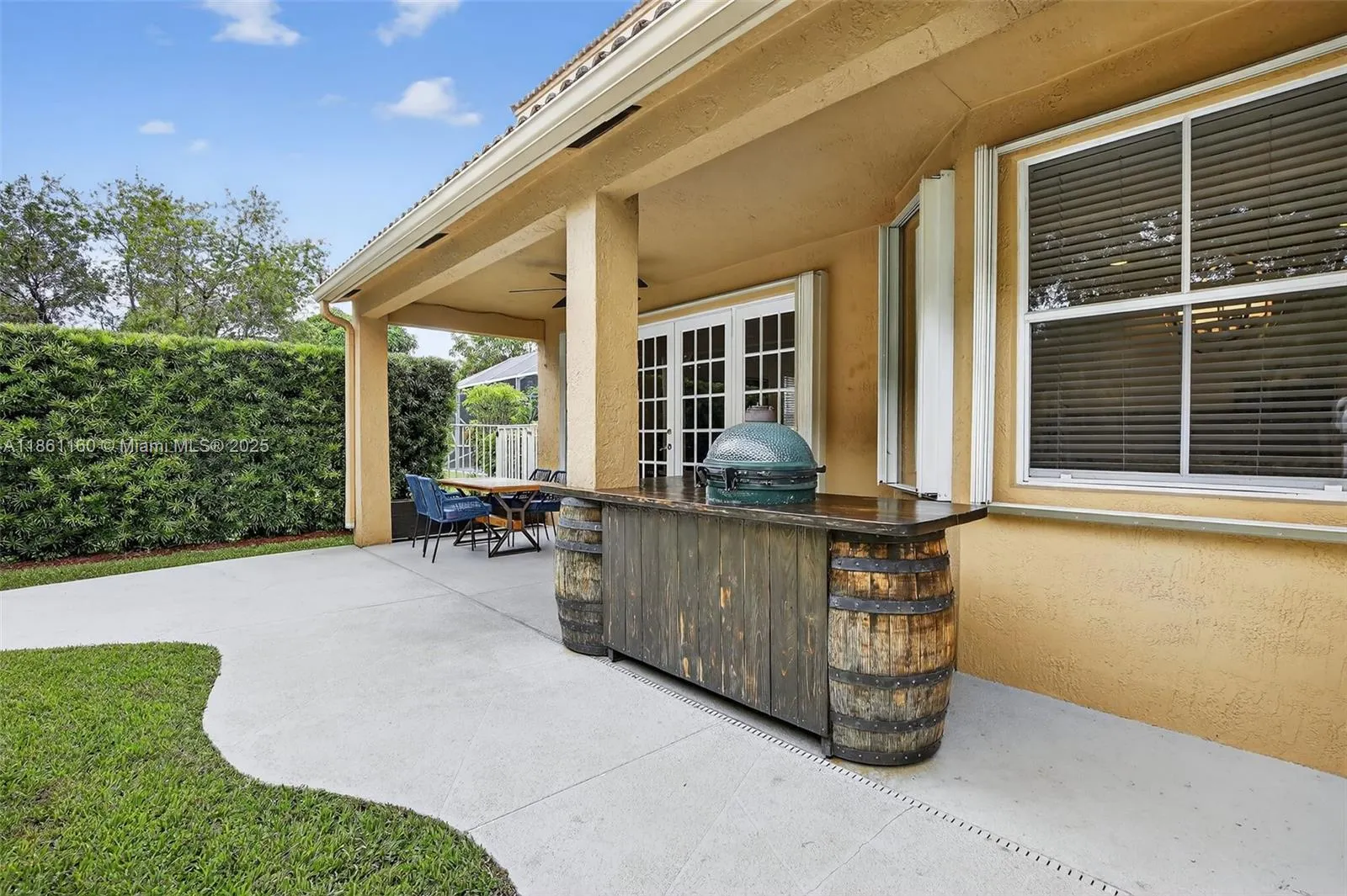 3989 Pinewood Ln