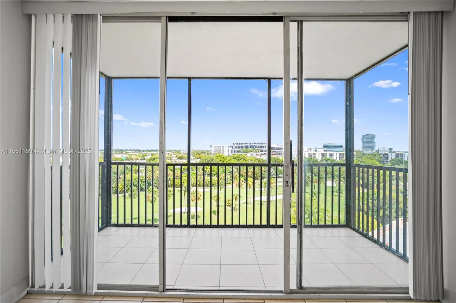 20335 W Country Club Dr, #901