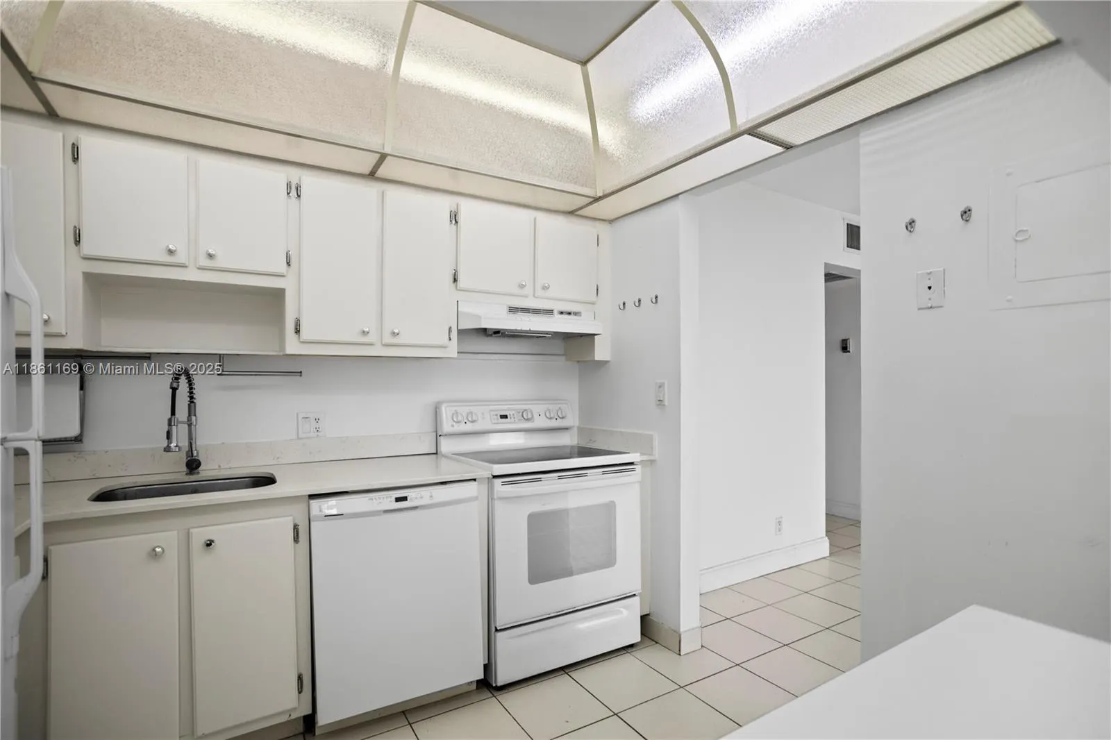 20335 W Country Club Dr, #901