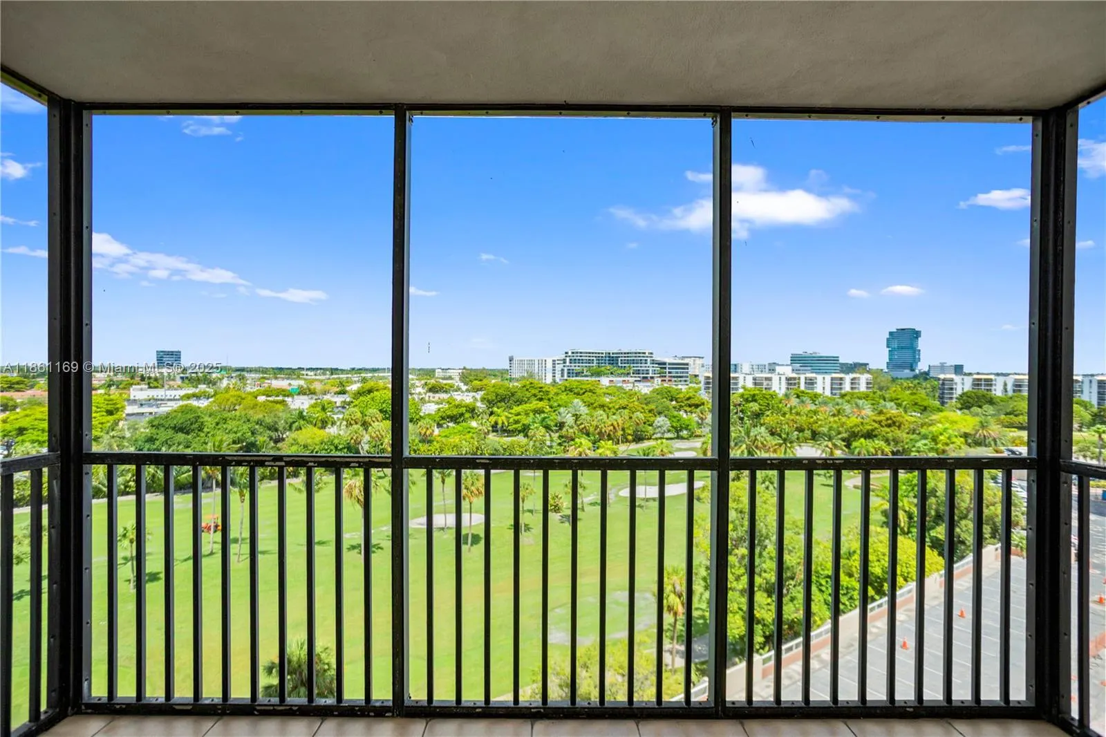 20335 W Country Club Dr, #901