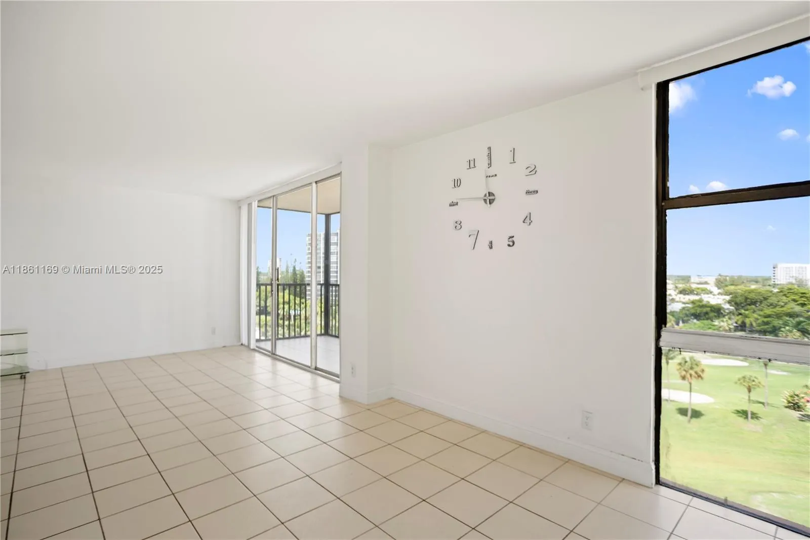 20335 W Country Club Dr, #901