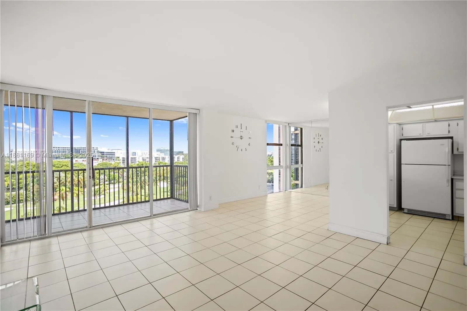 20335 W Country Club Dr, #901