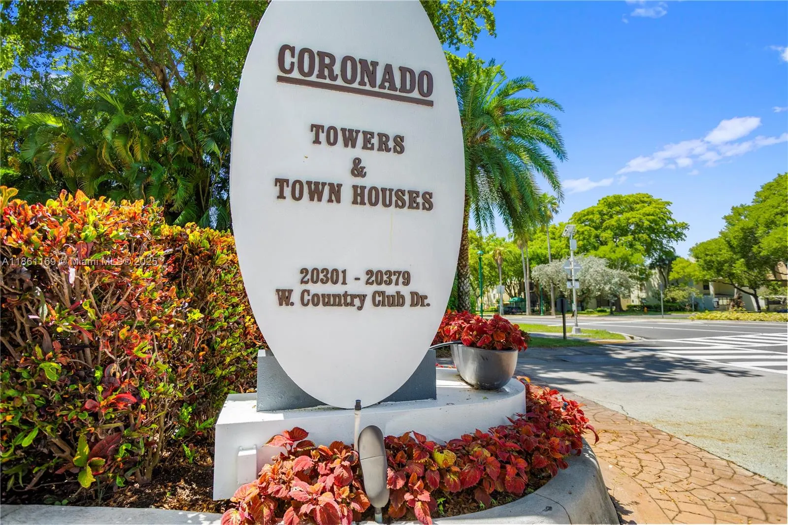 20335 W Country Club Dr, #901