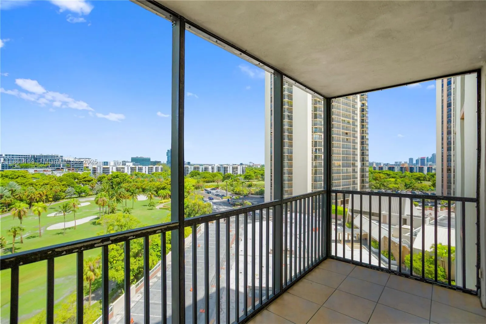 20335 W Country Club Dr, #901