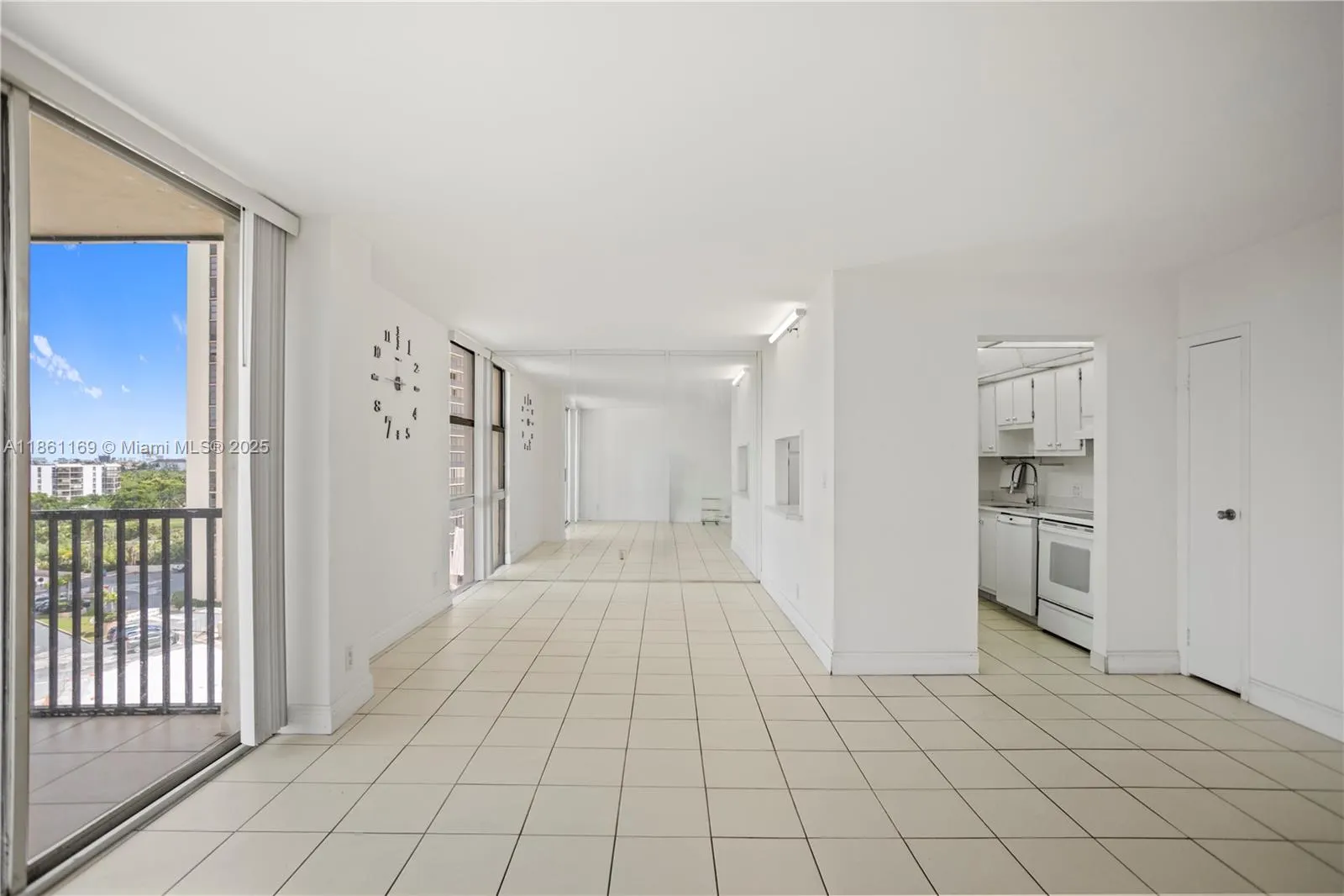 20335 W Country Club Dr, #901
