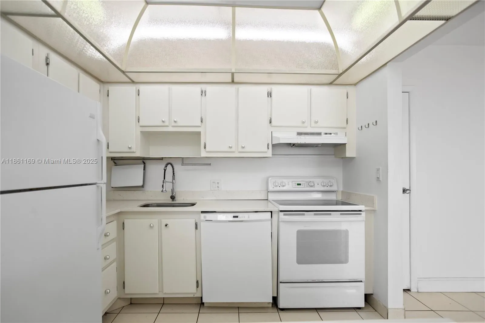 20335 W Country Club Dr, #901