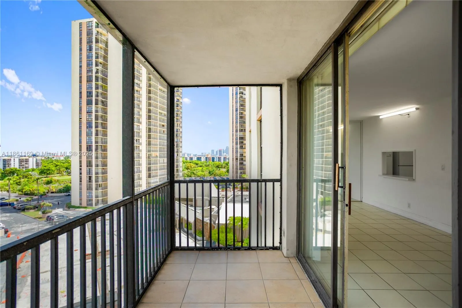 20335 W Country Club Dr, #901