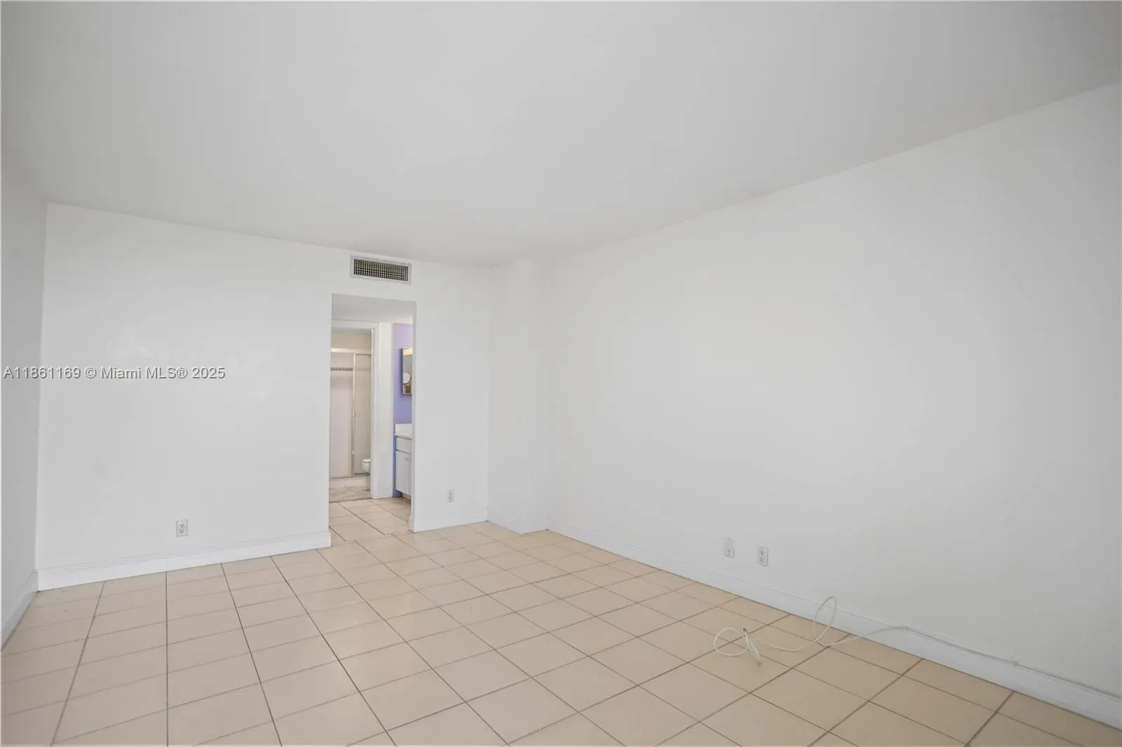 20335 W Country Club Dr, #901