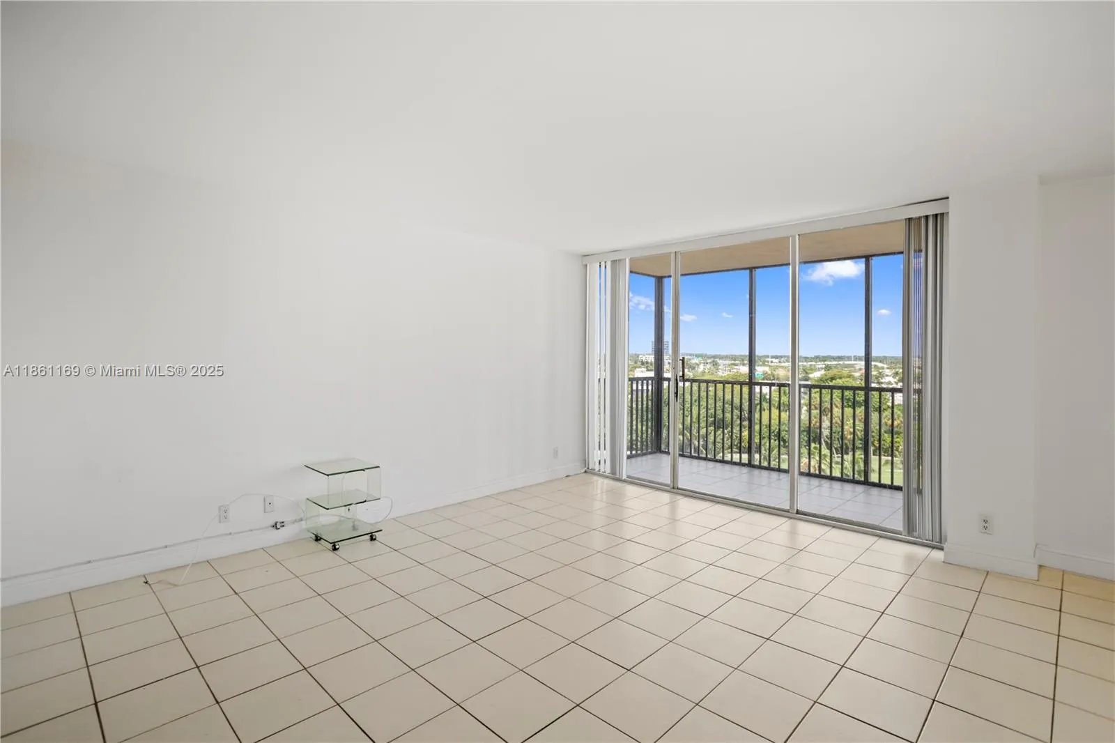 20335 W Country Club Dr, #901