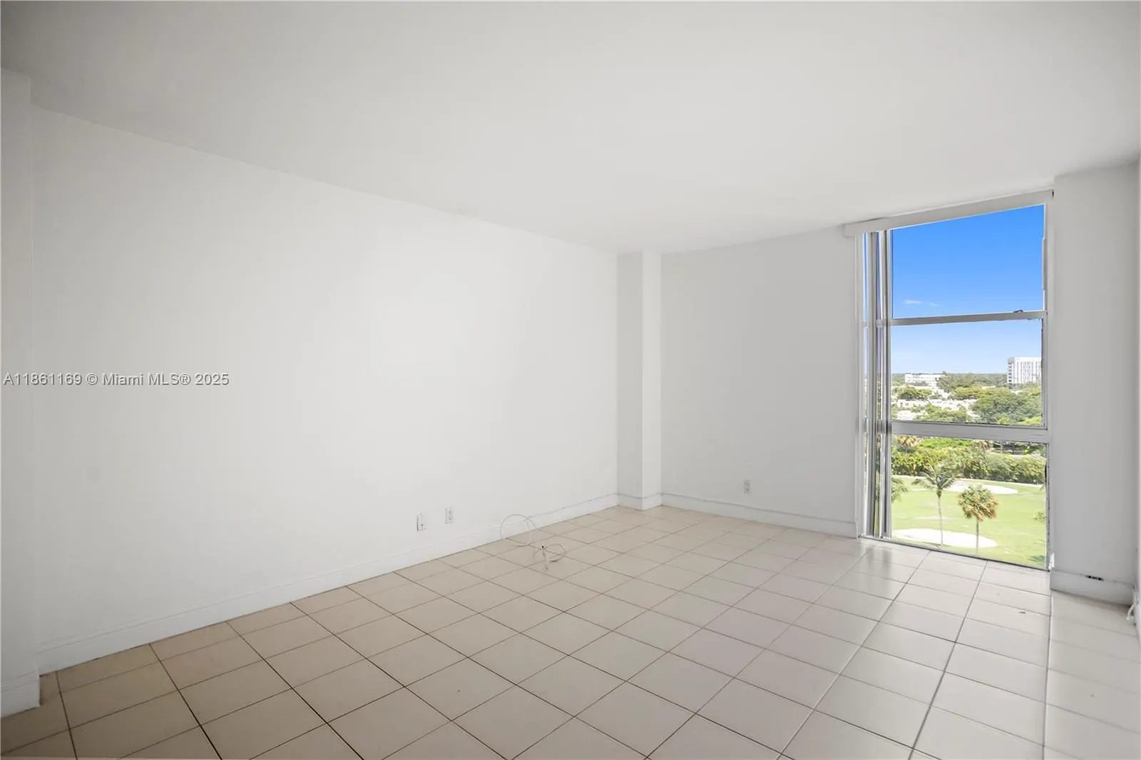 20335 W Country Club Dr, #901