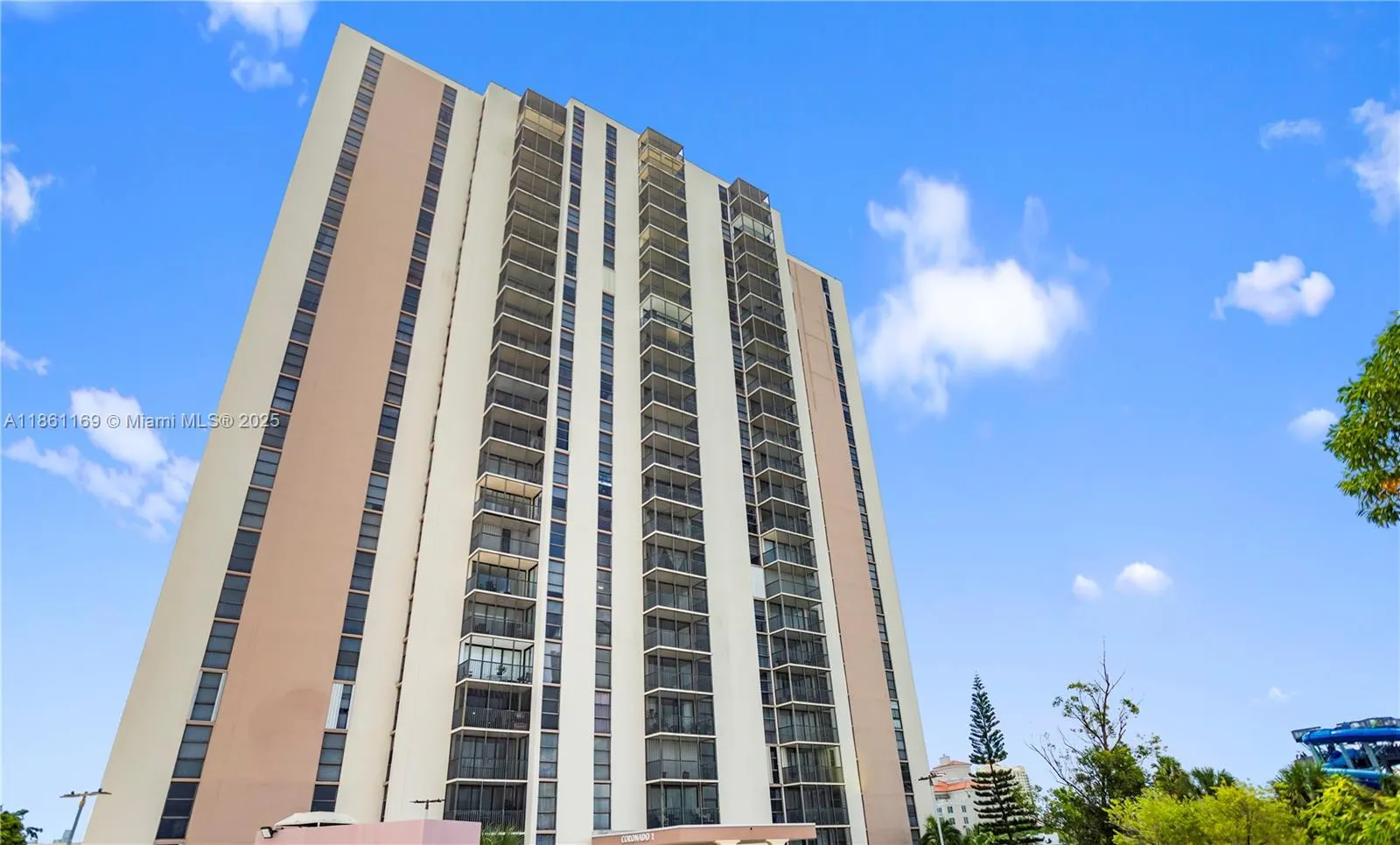 20335 W Country Club Dr, #901
