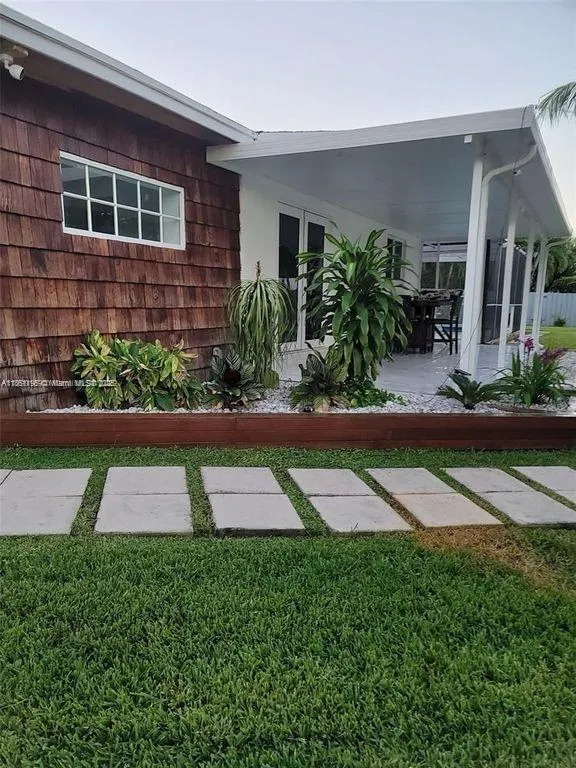 290 NW 92nd Ave