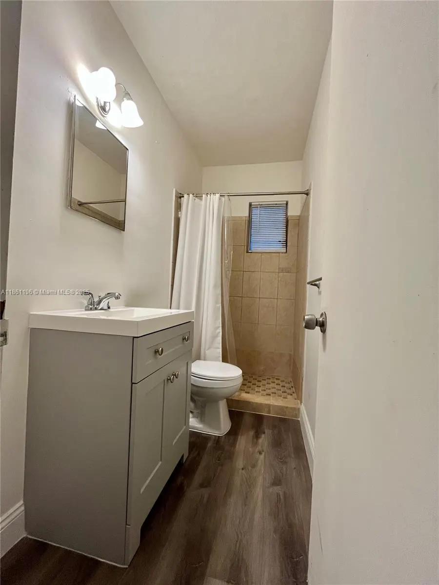 618 NE 8th Ave, #2