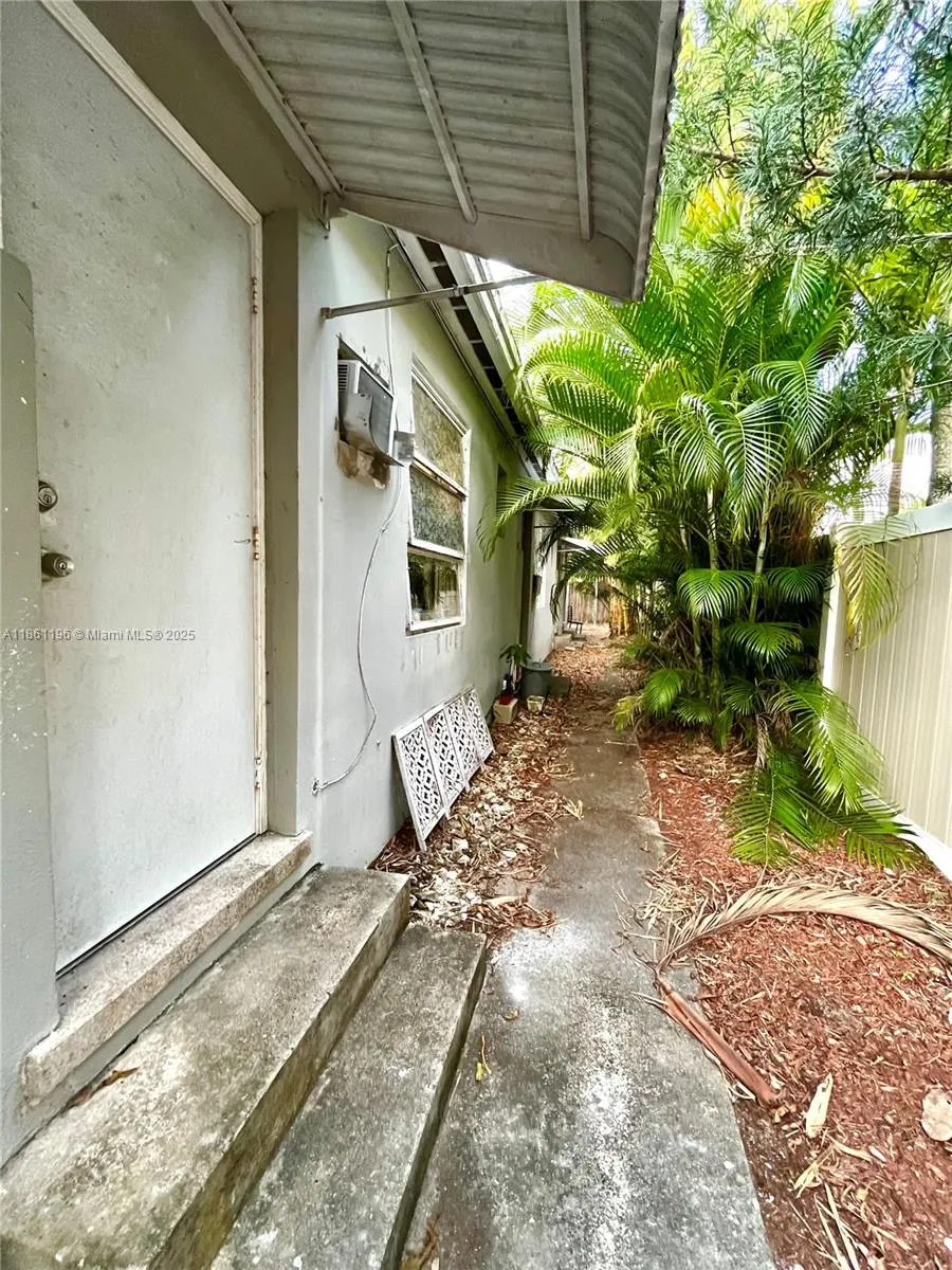 618 NE 8th Ave, #2