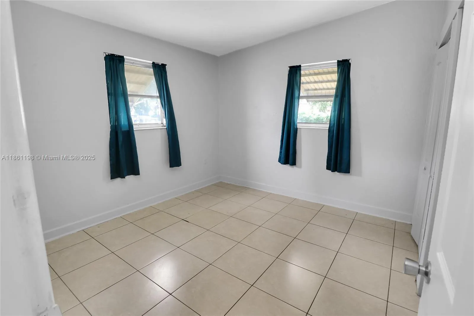 272 NW 30th Ter