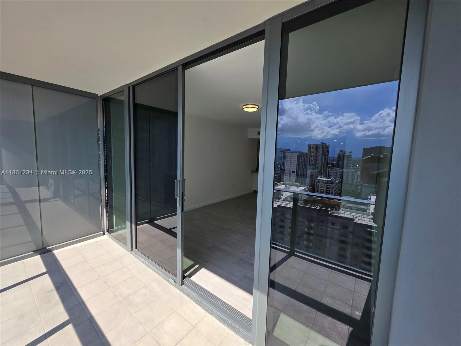 1000 Brickell Plz, #2304