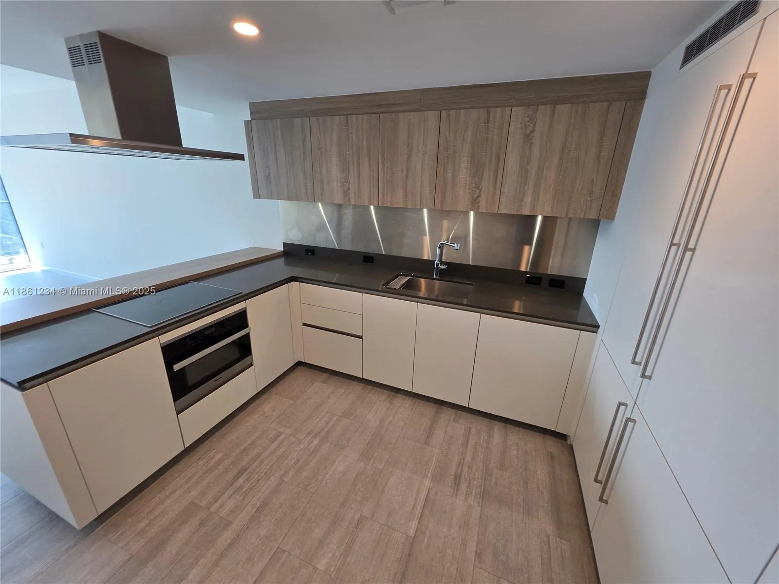 1000 Brickell Plz, #2304