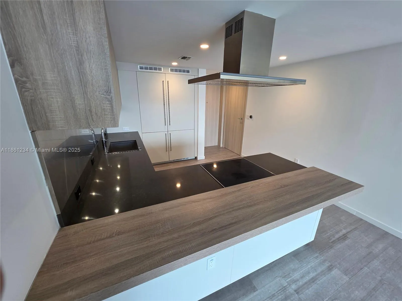 1000 Brickell Plz, #2304