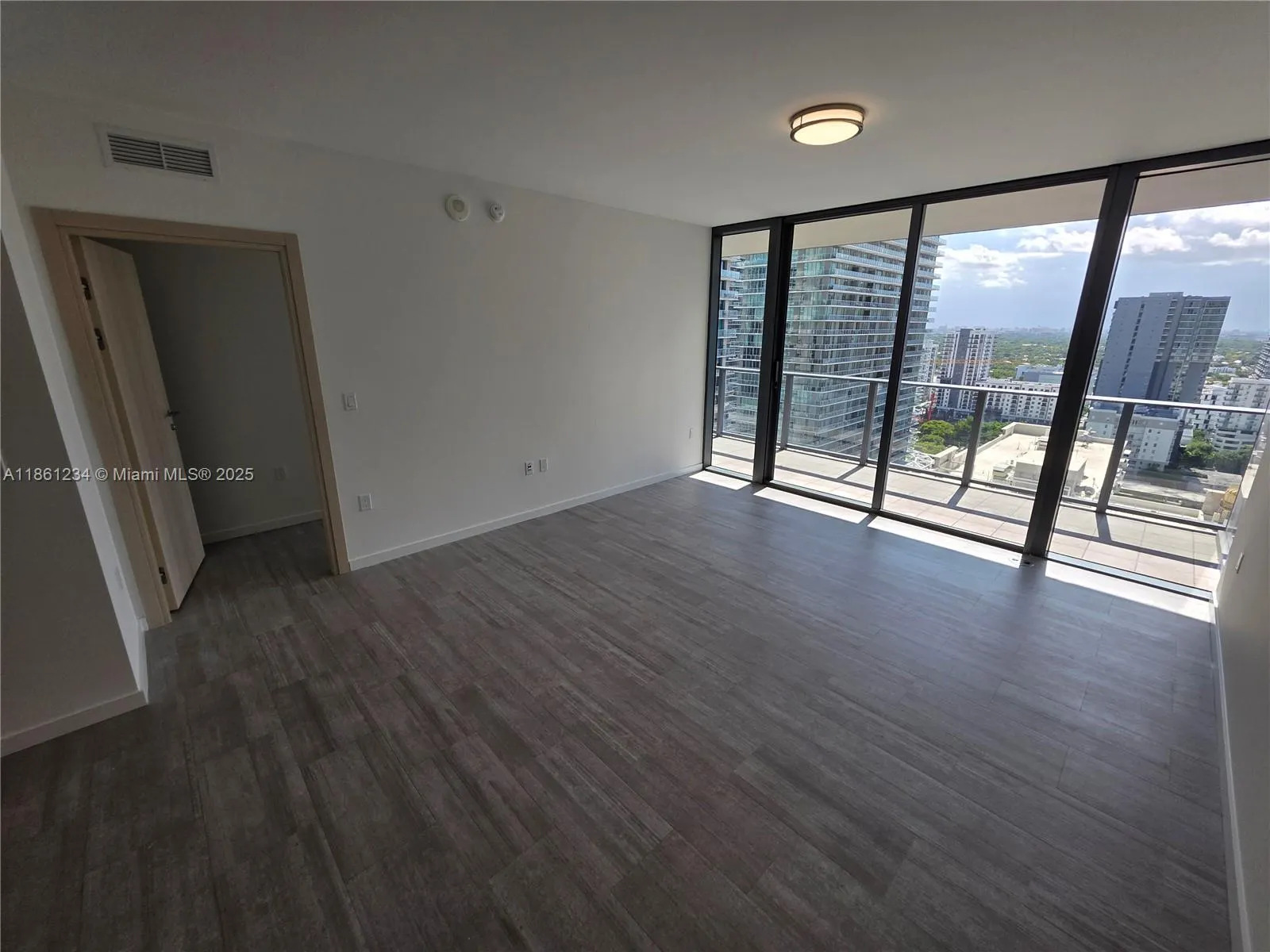 1000 Brickell Plz, #2304