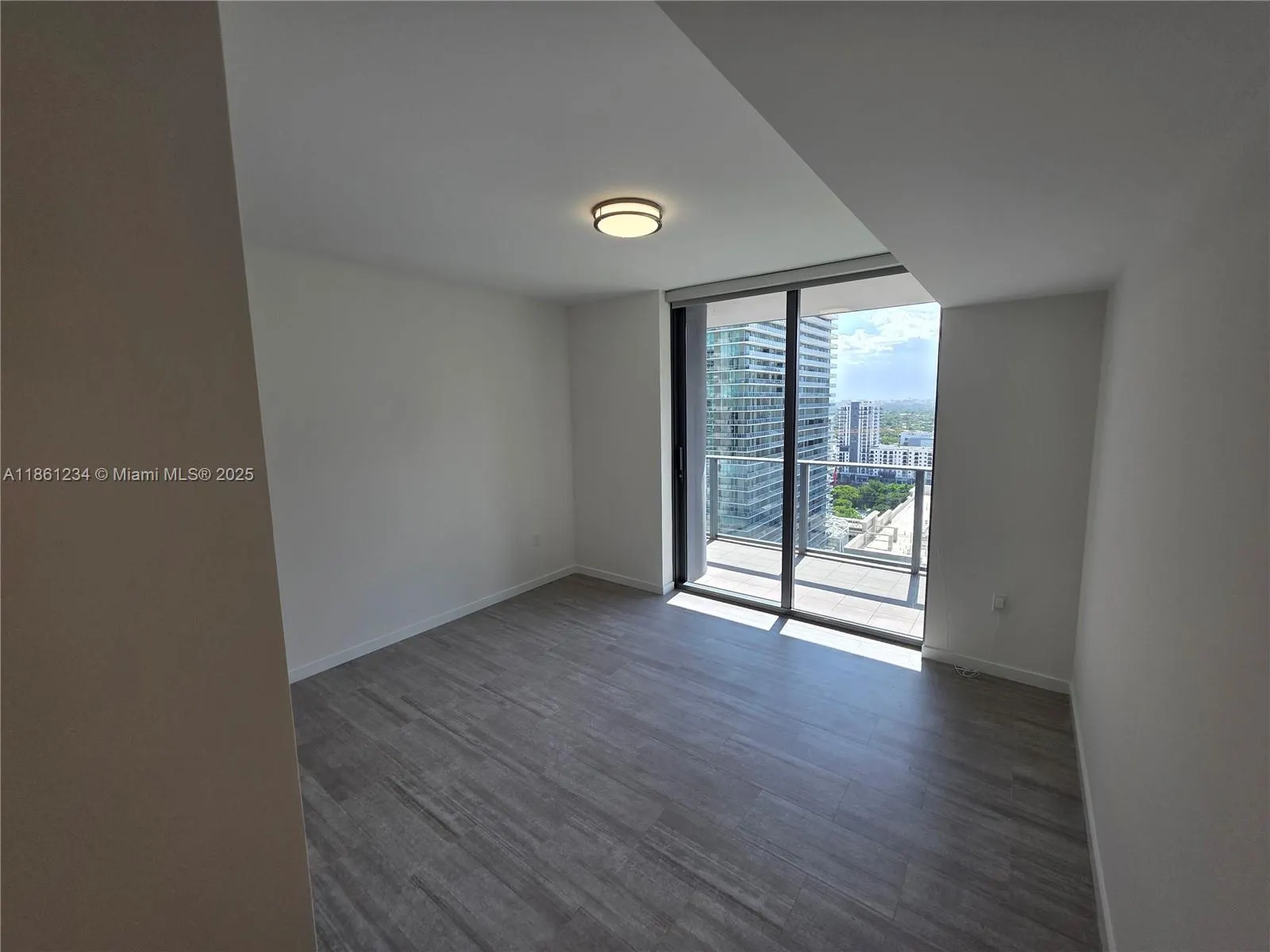 1000 Brickell Plz, #2304