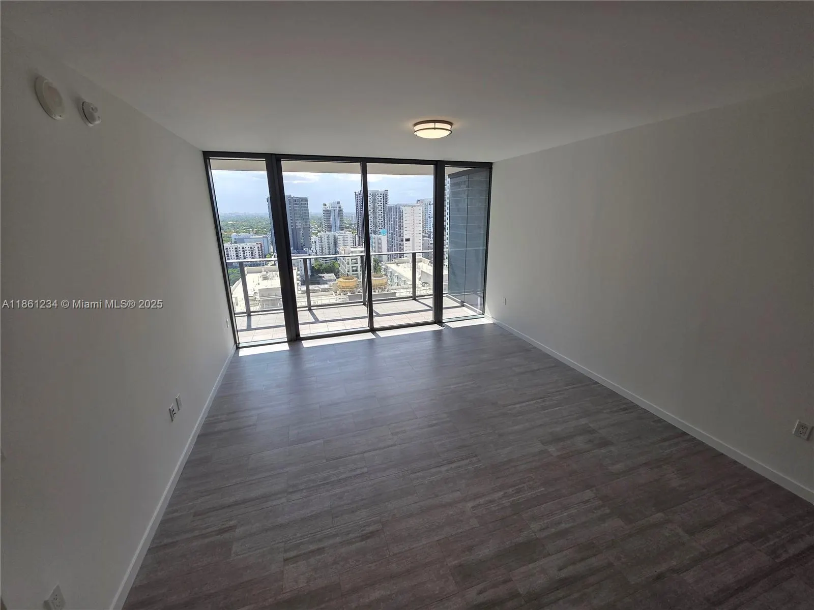 1000 Brickell Plz, #2304