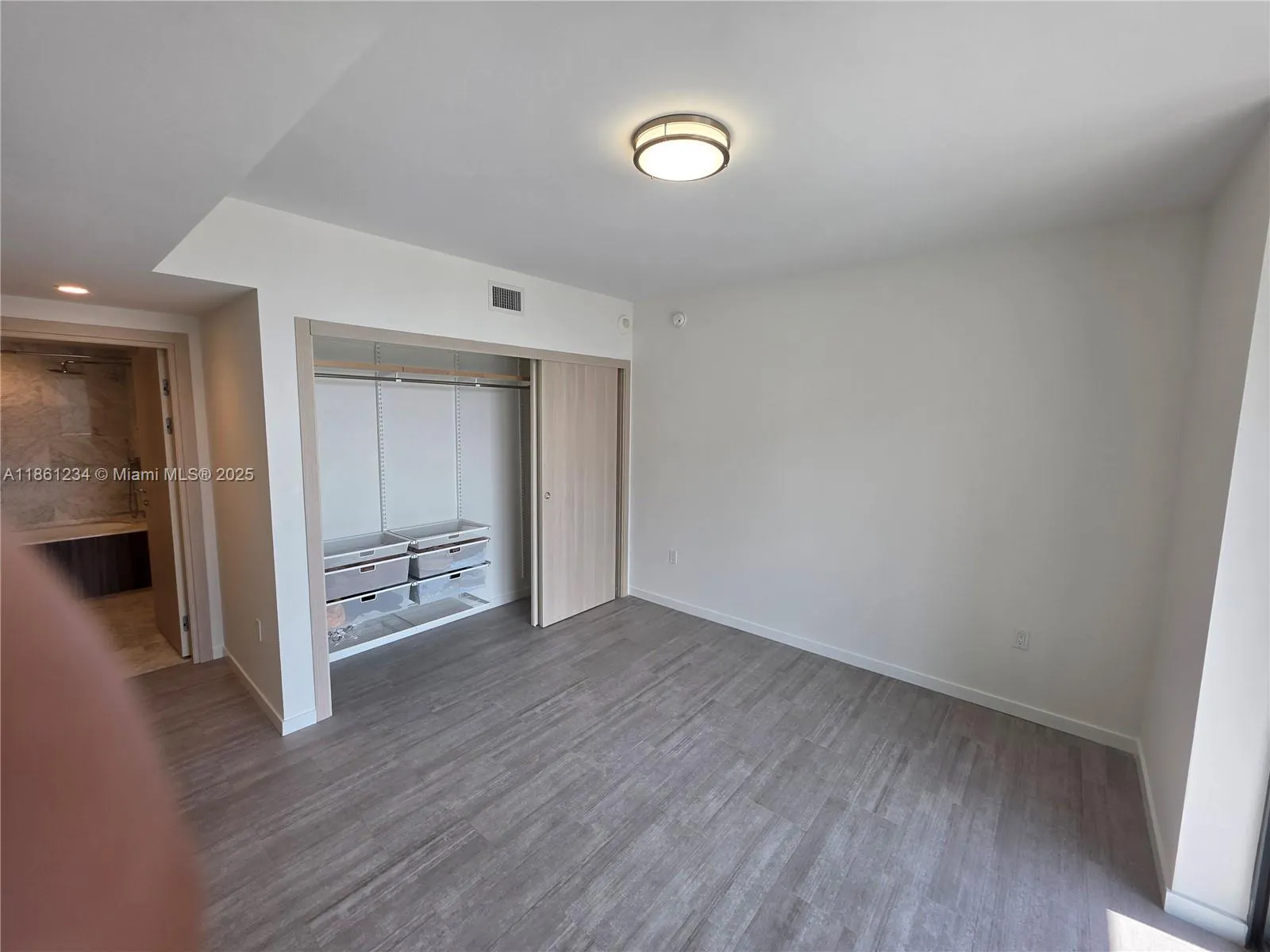 1000 Brickell Plz, #2304