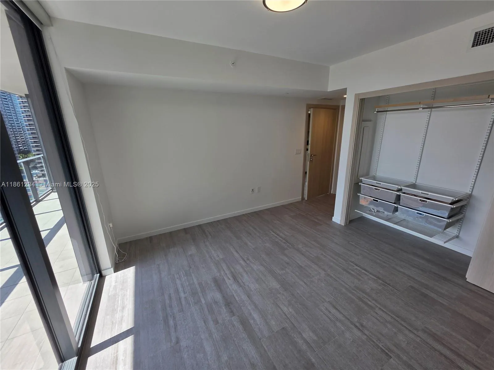 1000 Brickell Plz, #2304