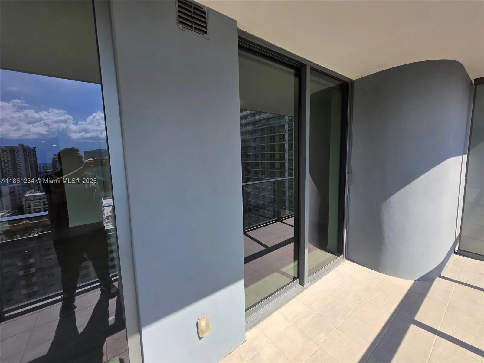 1000 Brickell Plz, #2304